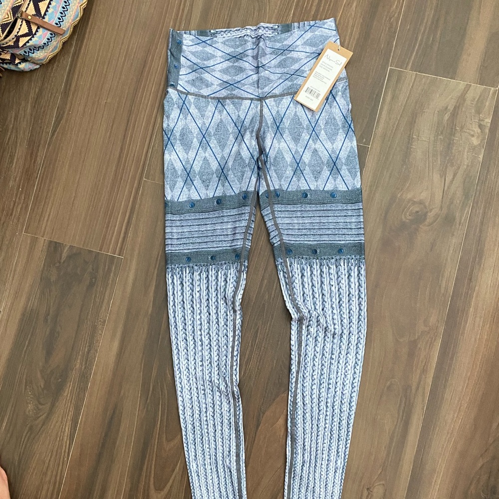 NWT niyama sol endless legging size m